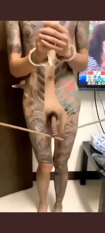 人间炼狱缅甸缅北园区狗推完不成业绩被戴手铐电击虐阳视频