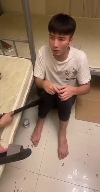 湖南一名青少年被缅甸缅北高薪利诱在园区被无情电击视频