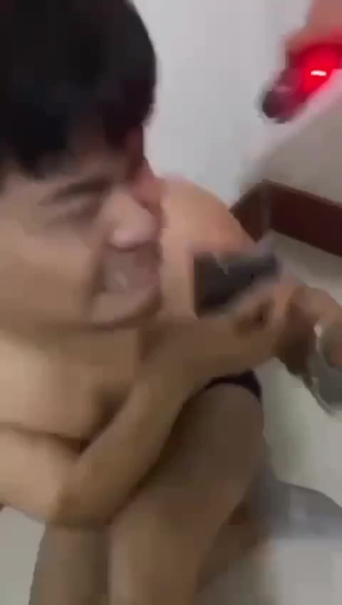 中国老板在缅甸缅北园区跑路失败被抓上刑法电疗视频