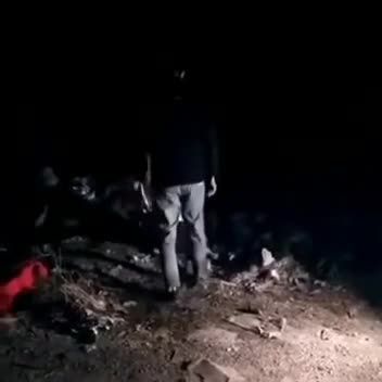 去缅甸缅北园区暴富的男人在偷渡过程中不服管教被殴打视频