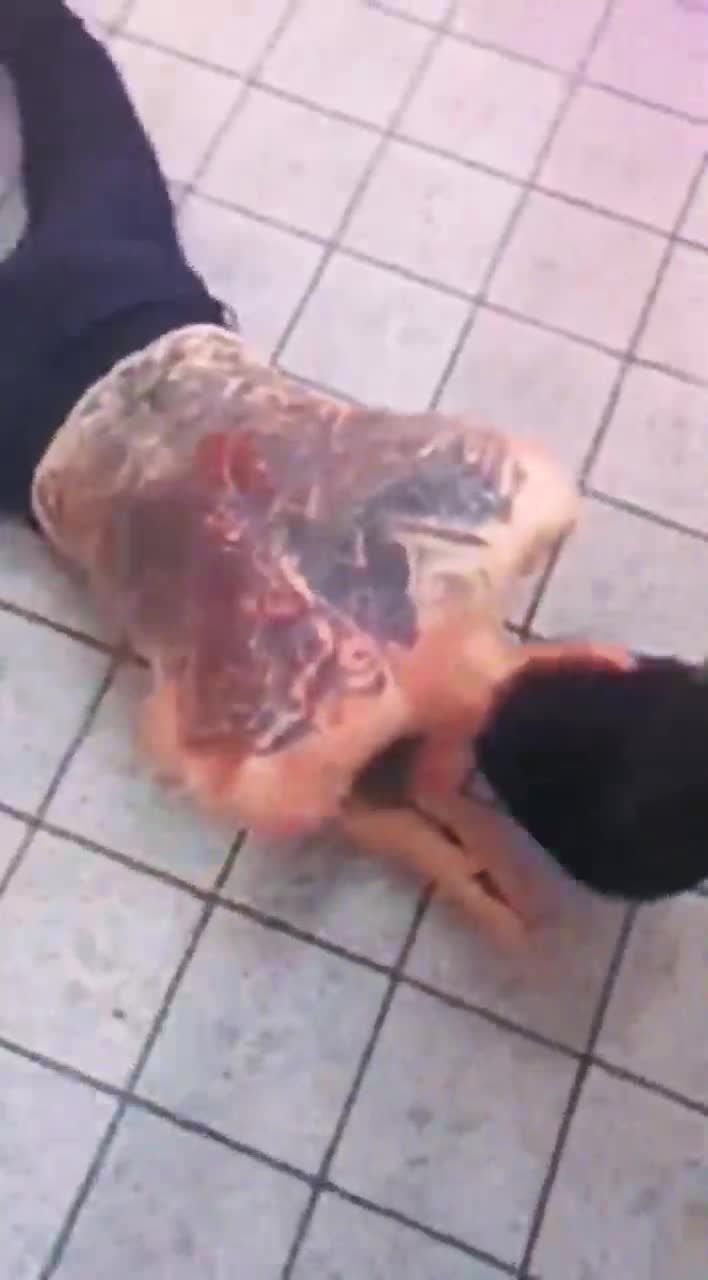 花背纹身大佬在缅甸缅北园区沦为猪仔被抽鞭皮开肉绽视频