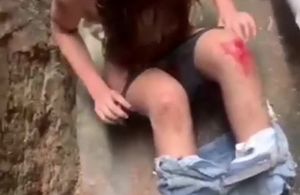 在缅甸缅北园区没业绩的女猪仔被主管领出去拿木棍捅逼视频