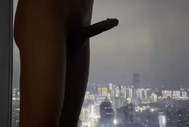 骚气直男同Gay-半夜站在落地窗前举屌望明月-翘起一柱擎天硬屌视频