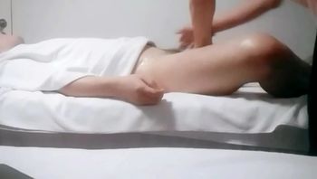 浙江杭州程序员男同志到泰国出差初次体验被男技师疯狂撸鸡巴鸡鸡调教骚态毕露视频