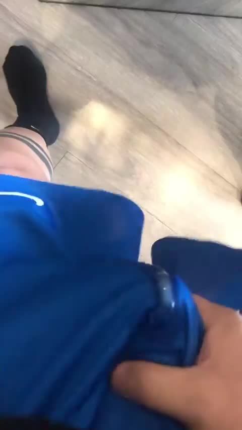 大学生体育生男同志周末放假在家对镜自拍撸屌撸鸡巴打飞机视频