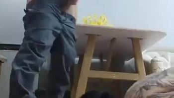 重口反差纹身精神小伙被男同志调教舔鞋底舔脚吃大便视频