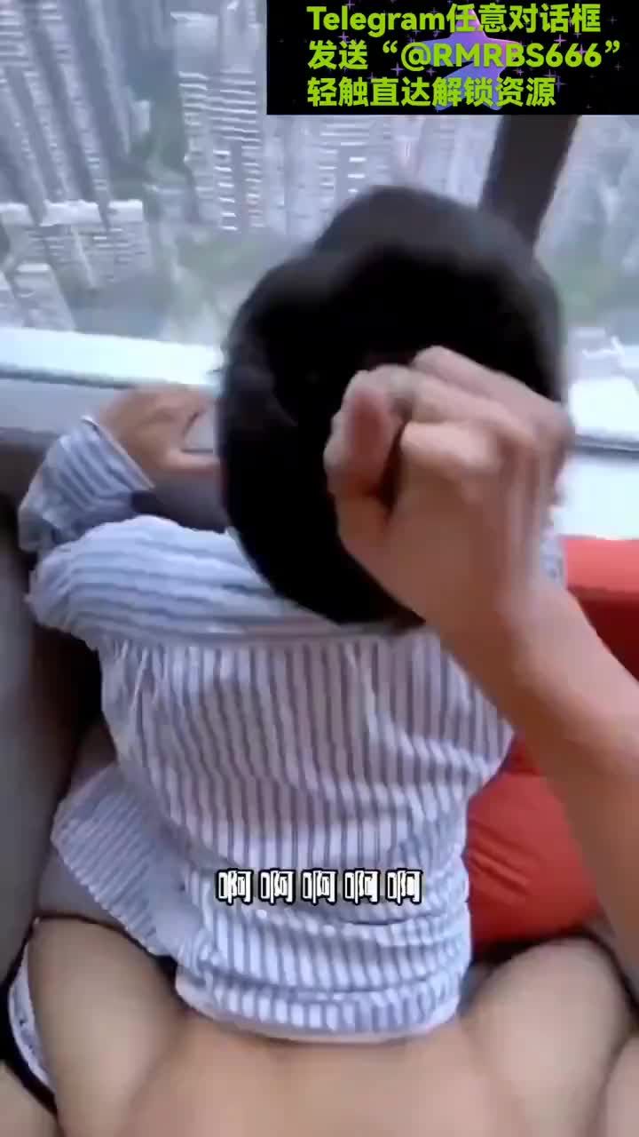 落地窗前男同志用大肉棒后入操基友屁眼操的基友不停的叫爸爸疯狂打桩视频