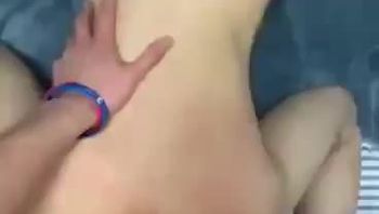 白袜男同志被大鸡巴后入爆操屁眼操的全身抽搐被无套内射精液视频