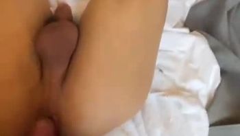 穿着学生制服的男同志被大屌男同志暴力操屁眼打桩视频