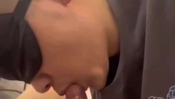 寸头男同志被语言羞辱调教舔臭脚舔屌舔鸡巴口交吞精视频