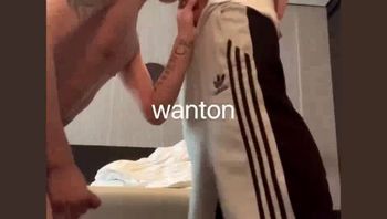 美式前刺潮流男同志被金主的大鸡巴调教舔屌舔鸡巴口交舔脚视频