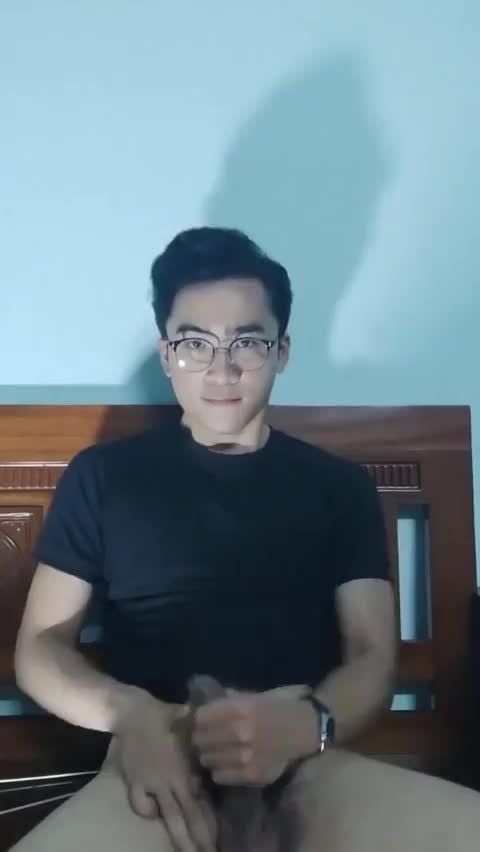 斯文眼睛男同志自拍一柱擎天大鸡巴撸屌撸鸡巴打飞机视频