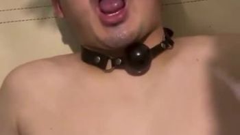 精神小伙男同志被金主调教喝精液吃烟灰踩着头言语羞辱视频