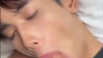 大学生男同志在学校附近小旅馆钟点房大屌操学长屁眼视频