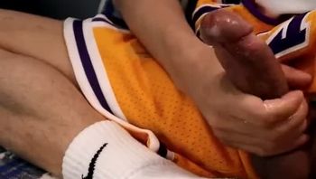 大学生男同志趁宿舍没人偷偷在宿舍看黄片撸屌撸鸡巴打飞机自慰视频