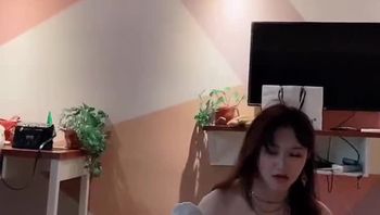 体育生大学生男同志与黑丝御姐TS伪娘酒店开房舌吻调情舔鸡巴口交足交视频