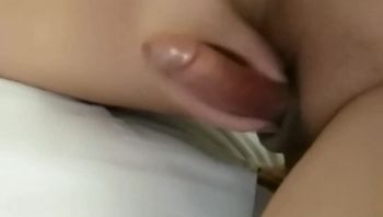 身材白皙烈焰红唇TS伪娘自拍自摸奶白的大奶子自撸鸡巴打飞机喷精视频