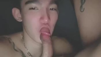 两精神小伙纹身男同性恋出租房内激情舔屌口交后把鸡巴放在一起摩擦这才是真正的击剑视频