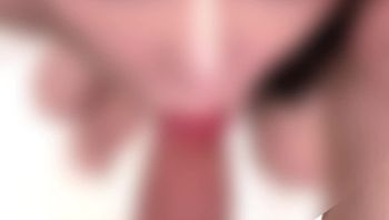 快手小网红TS伪娘和榜一大哥在酒店开房给大哥舔鸡巴舔屌口交后被抠屁眼视频