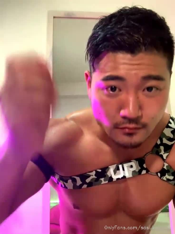 魔都名媛知名上海健身教练男同志自拍站在镜子前打手枪自慰视频