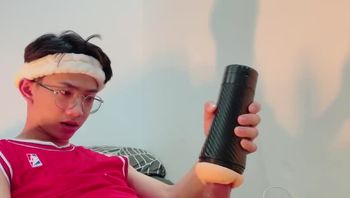 高中生小鲜肉男同志居家自慰操飞机杯撸屌撸鸡巴打飞机男男视频