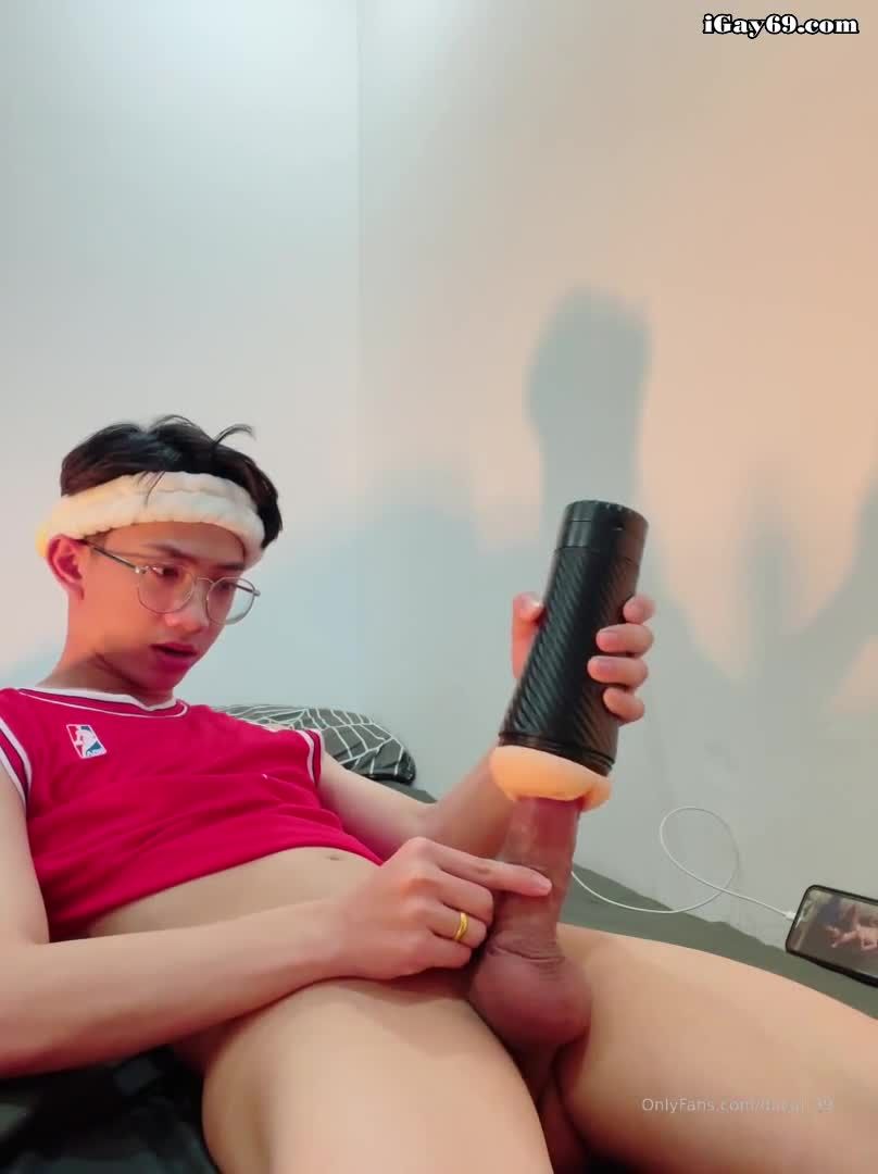 高中生小鲜肉男同志居家自慰操飞机杯撸屌撸鸡巴打飞机男男视频