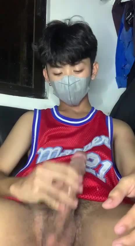 篮球体育生gay在自家小区保安室内撸管撸鸡巴打飞机精液喷脸视频