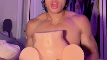 长发大粗腿男同志出租房狂操飞机杯不断抽插一脸的享受男男视频