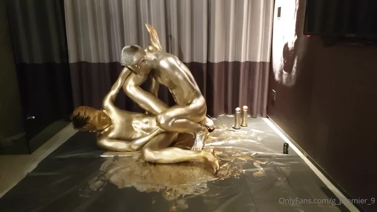 两个全身涂抹颜料的男同志激情大战狠操肛门白花花的淫水精液格外的明显gv视频