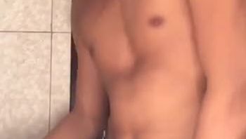 抖音网红小帅哥男同志被主人命令撸屌打飞机自慰一脸的享受视频