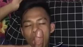 小胡子男同志喝完酒后在出租房里被大鸡巴操到欲仙欲死高潮不断视频