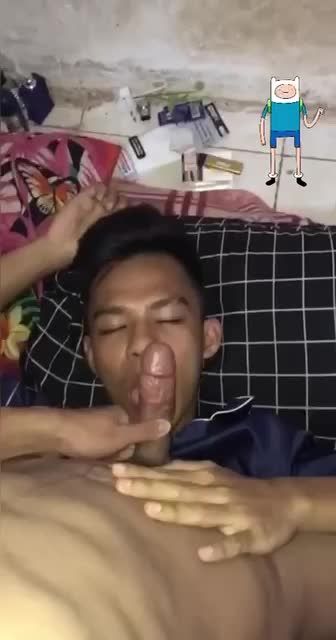 小胡子男同志喝完酒后在出租房里被大鸡巴操到欲仙欲死高潮不断视频