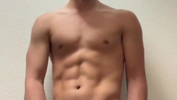 卷毛精壮男同志偷偷在好朋友家撸屌撸鸡巴打飞机喷射出浓浓的白浆视频