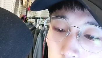 万达商场服务员男同志在宿舍狂撸鸡巴撸屌自慰打飞机猛喷浓精视频