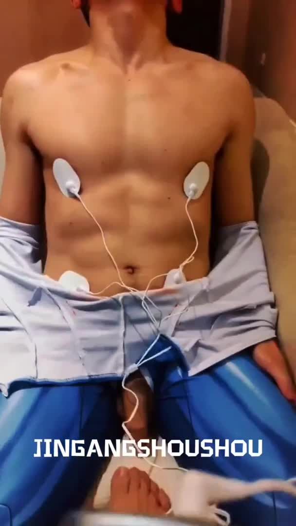 cos美国队长的大学生男同志被金主男同志调教撸屌撸鸡巴榨精视频