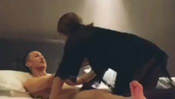 满背纹身精神小伙gay与ts人妖酒店激情大战无套爆菊操的ts人妖不停骚浪淫叫勾魂诱惑视频