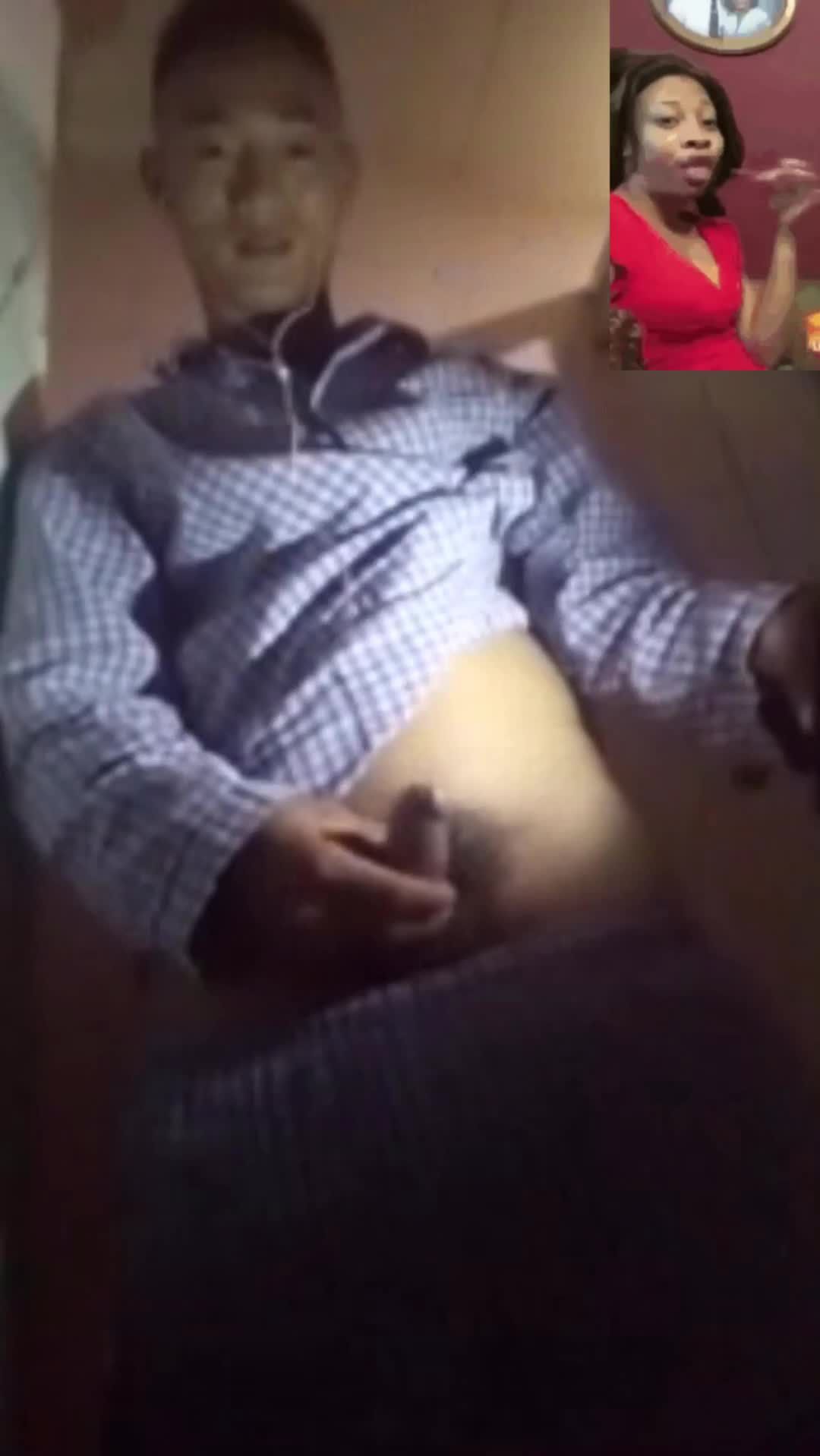 蓝衬衫男同志深夜骚浪自慰打飞机一边撸自己的白嫩大屌一边吐狗舌头视频