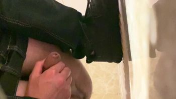 兰州拉面店员精壮小伙男同志在厕所里骚浪自慰疯狂撸鸡巴撸射了一大堆的精液gv视频