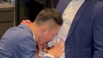 两公司高层领导男同志在公司办公室激情大战疯狂爆菊插肛淫靡风情视频