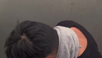 眼镜大学生男同志欲望炸裂在学校宿舍浴室内骚浪自慰狂操飞机杯骚气爆棚男男视频