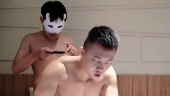 可1可0的中年男大叔男同志趁老婆出差偷偷与大学生小鲜肉约炮被猛烈爆菊骚态毕露gv视频