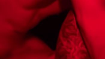 中学生儿子观音坐莲式骑乘在肌肉男健身教练男同志爸爸的大屌上被猛烈爆菊开苞破处视频