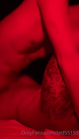 中学生儿子观音坐莲式骑乘在肌肉男健身教练男同志爸爸的大屌上被猛烈爆菊开苞破处视频