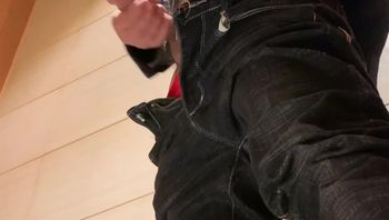 变态男同志商城公共厕所内淫荡发骚骚浪自慰疯狂撸屌疯狂喷射精液男男视频