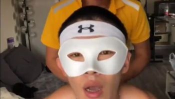 美团小哥被淫荡发骚的男同性恋勾引大屌猛操骚屁眼肛交高潮极致淫乱视频