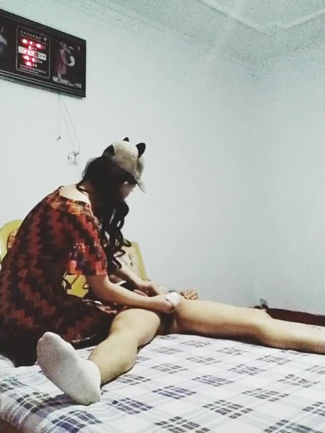 大波浪TS伪娘卖萌发骚给小鲜肉男同志提供口交服务后被男同志疯狂爆菊肛交高潮视频