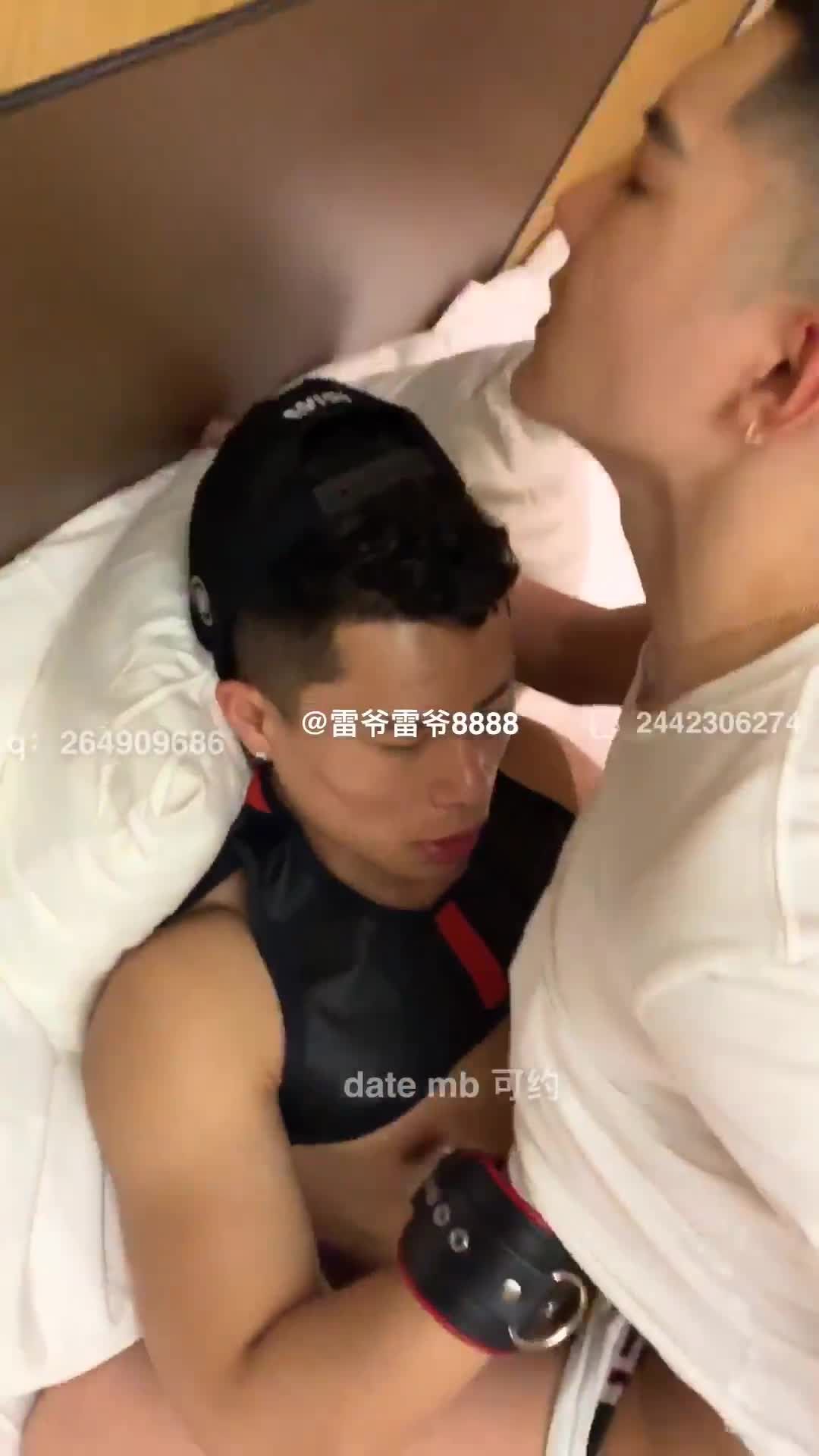 抖音网红正装皮鞋gay天菜男神健身教练与两基友酒店激情做爱淫荡深喉猛烈爆菊3p群交视频