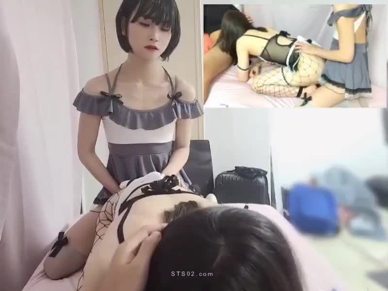 二次元TS伪娘被两在漫展上一起游玩认识的伪娘夹在中间后入操屁眼抽插嘴巴视频