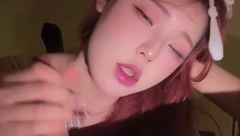 极品建模脸TS人妖舔唇诱惑疯狂吃鸡巴媚眼如丝深喉吃大屌颜射吞精视频