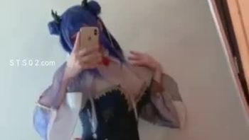 日本假奶大屌ts伪奶cos动漫人物骚浪自慰边疯狂撸管边拿着假鸡巴狂捅骚屁眼勾魂诱惑视频